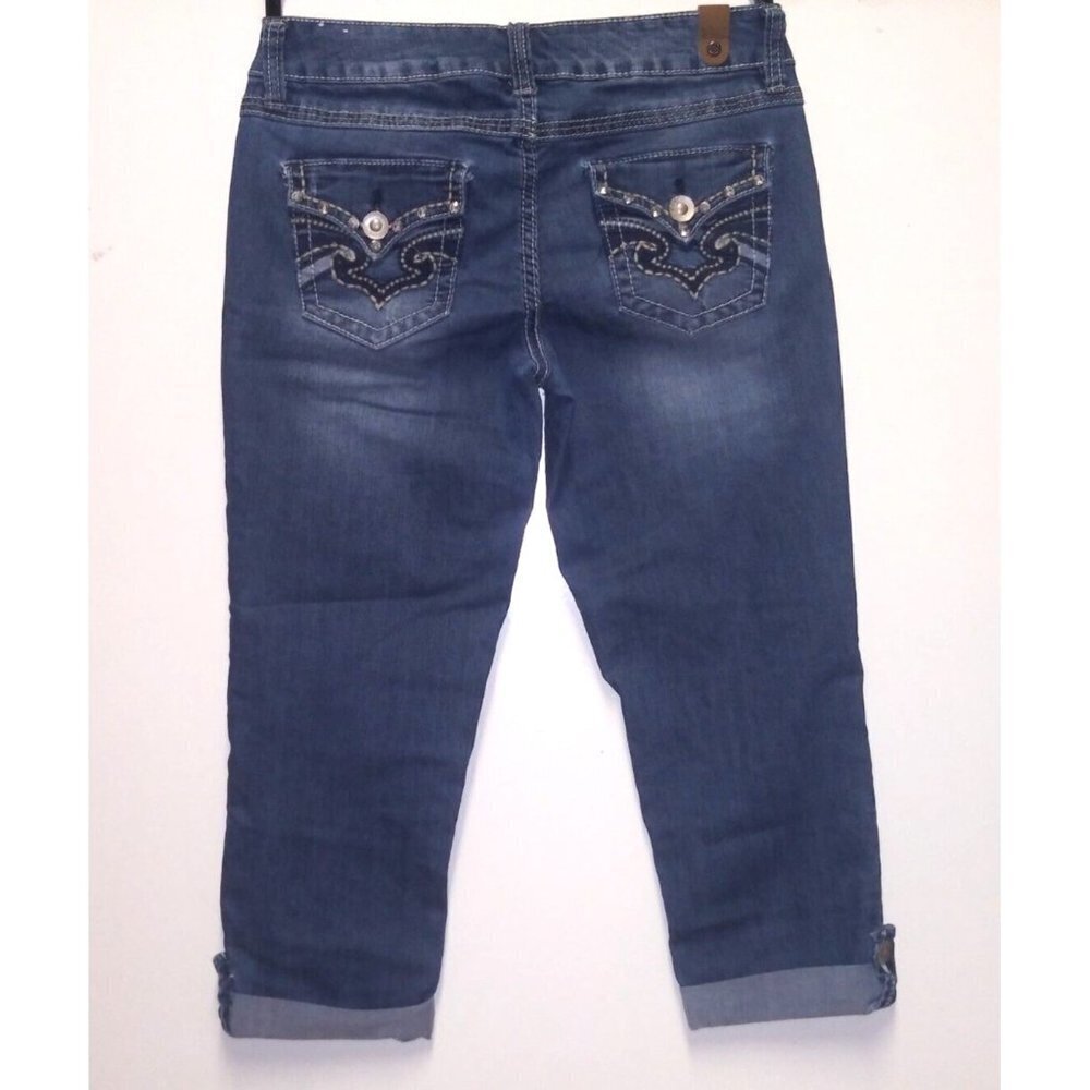 YMI Women's Denim Capri Jeans Sz 5 Dark Distressed Stretch embroidered pockets - Picture 1 of 10